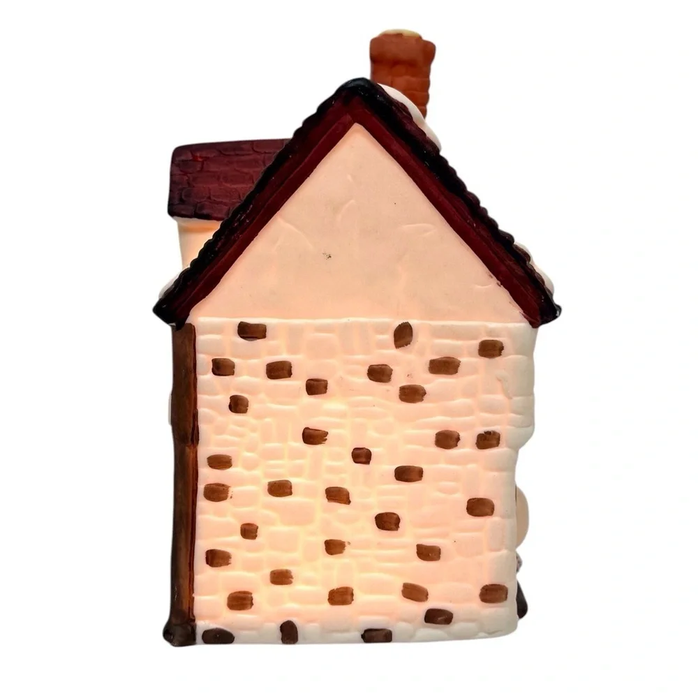 Department 56 Crowntree Inn Holiday Decor Brown/Cream/Green Lighted EUC